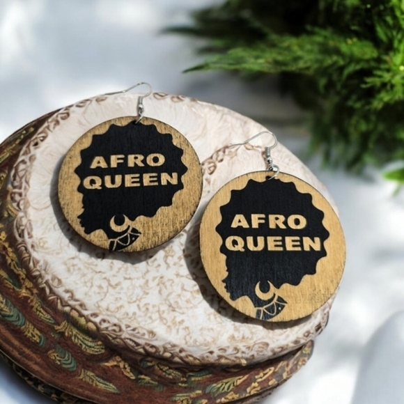 ✨️2 for $15✨️ NEW Afro Queen Drop Hook Wooden Fashion Earrings - Picture 1 of 3